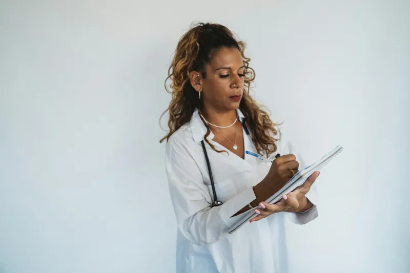 The Nurse Who Became a Ghost to Save Lives